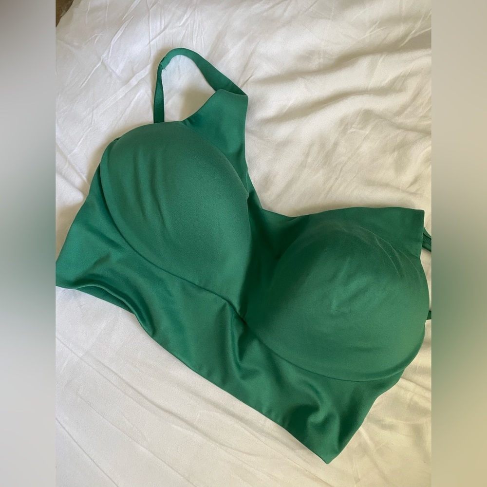 Victoria’s Secret 32ddd/32f Green Sports Bra with Criss Cross Back